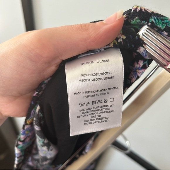 [XS] Anthropologie Relaxed Fit Black Purple & Blue Floral Pattern Short - Picture 11 of 11